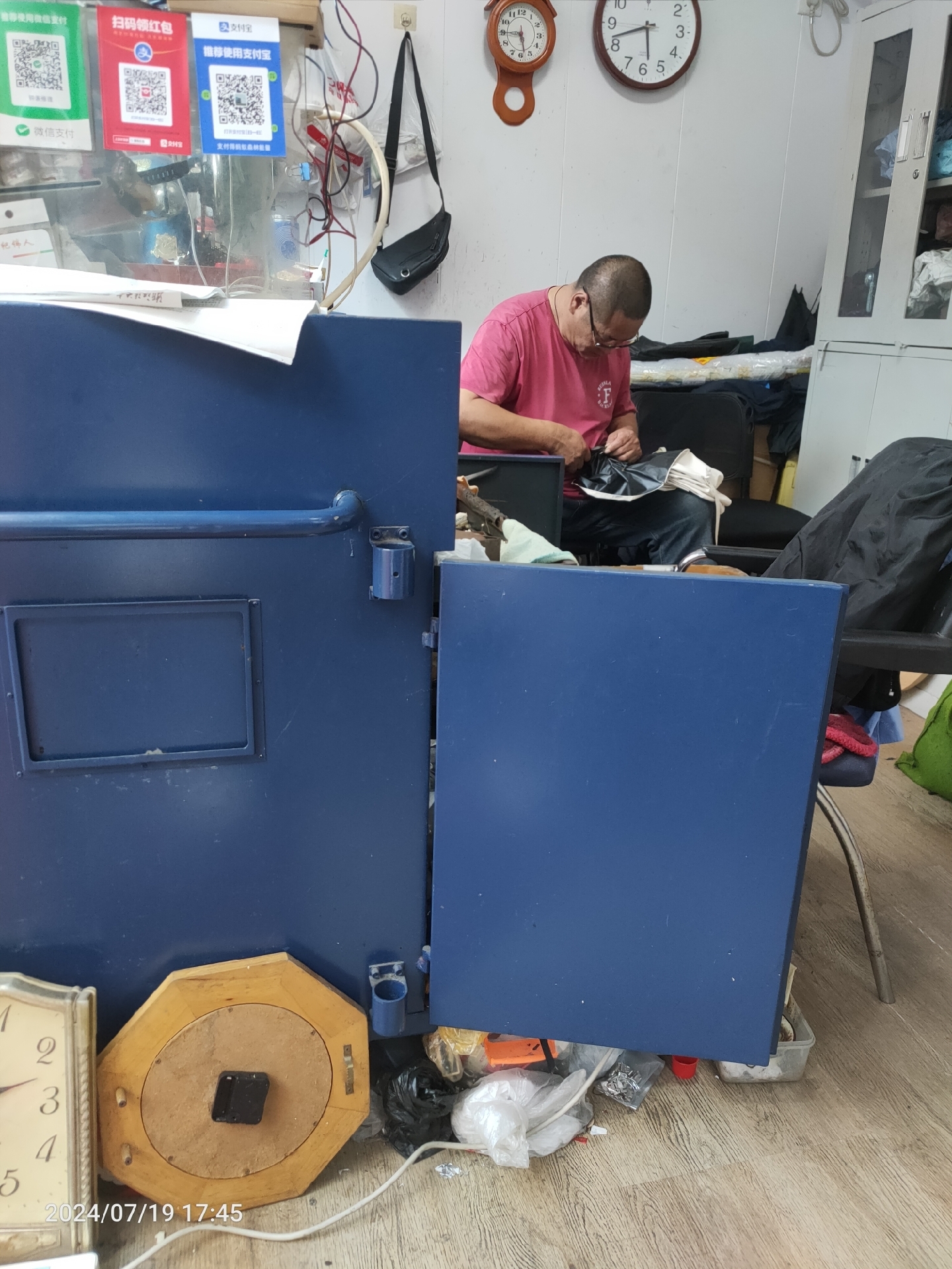 杭州可以修雨伞的地方,省中医院北门,现在叫公益盒子