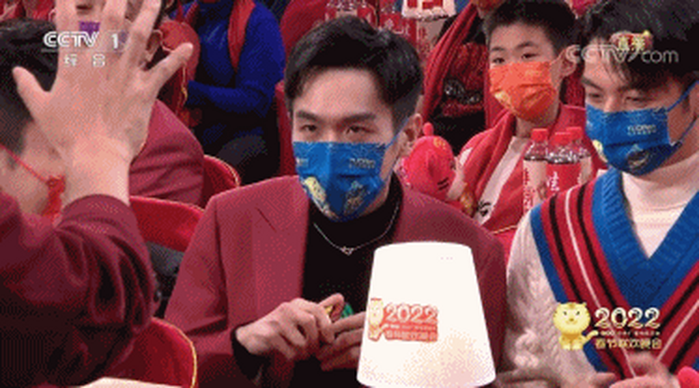 笑死我了 张若昀拧魔方力道之实在让魔术师直呼你可别给我拧碎了 昀子