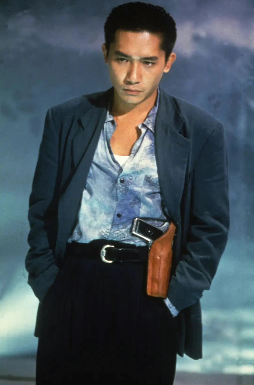 1992年4月16日,《辣手神探》香港上映,小时候印象最深刻就是婴儿尿尿