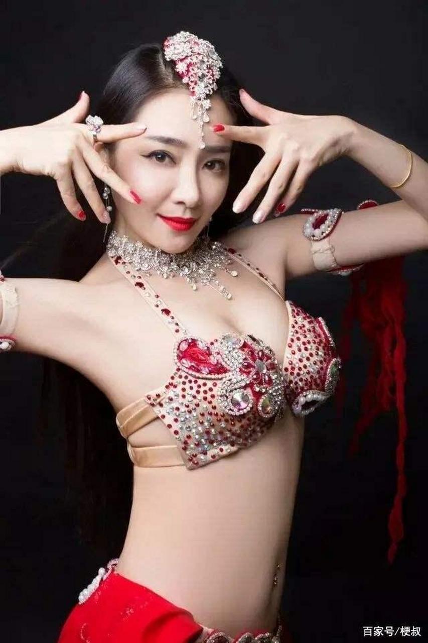 哈尔滨东方斯卡拉魅力无限,比较能代表哈尔滨的夜场文化.