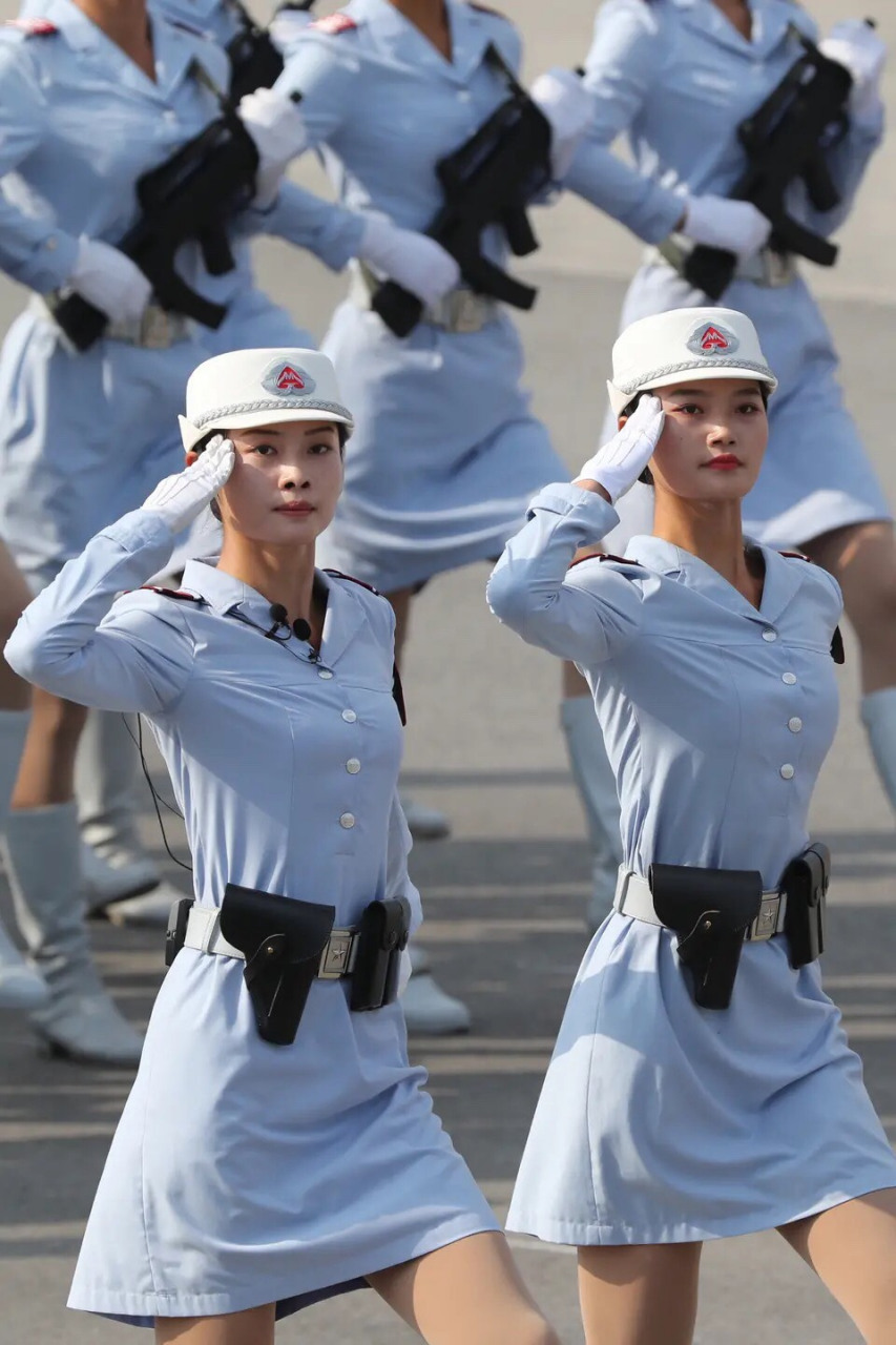 中国阅兵女民兵图片