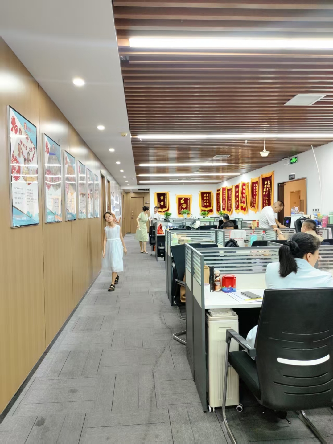 没有领导天天盯