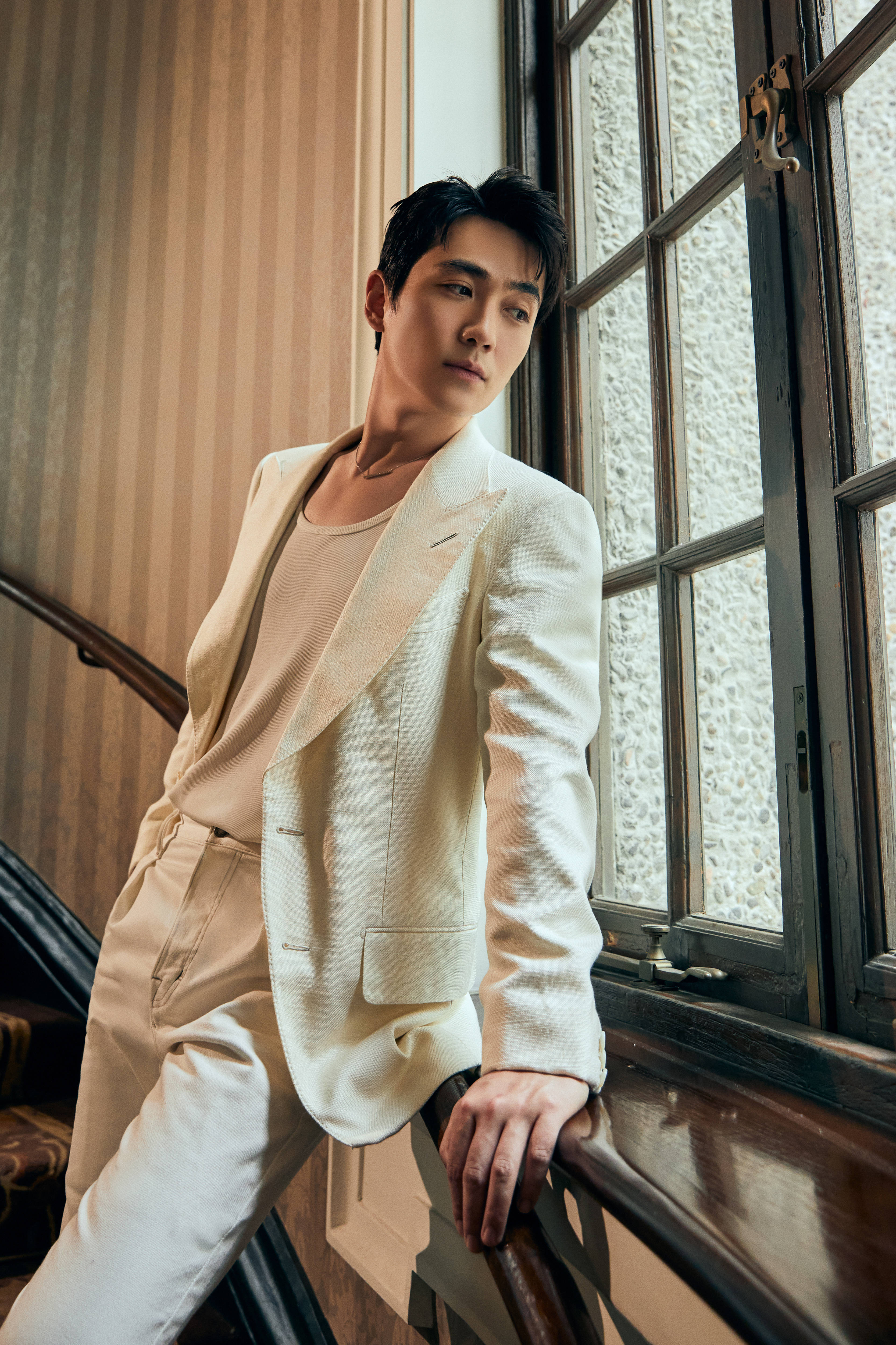 刘昊然现在没什么市场,粉丝黏度也不高,以至于不少经纪公司都想望他