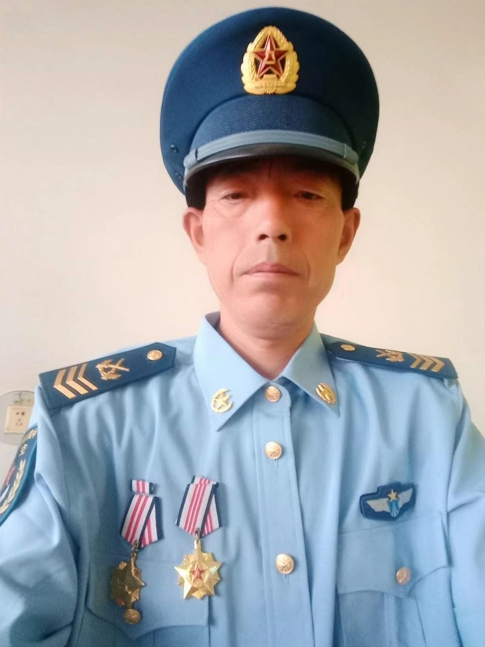 空军十二飞行学院三级军士长