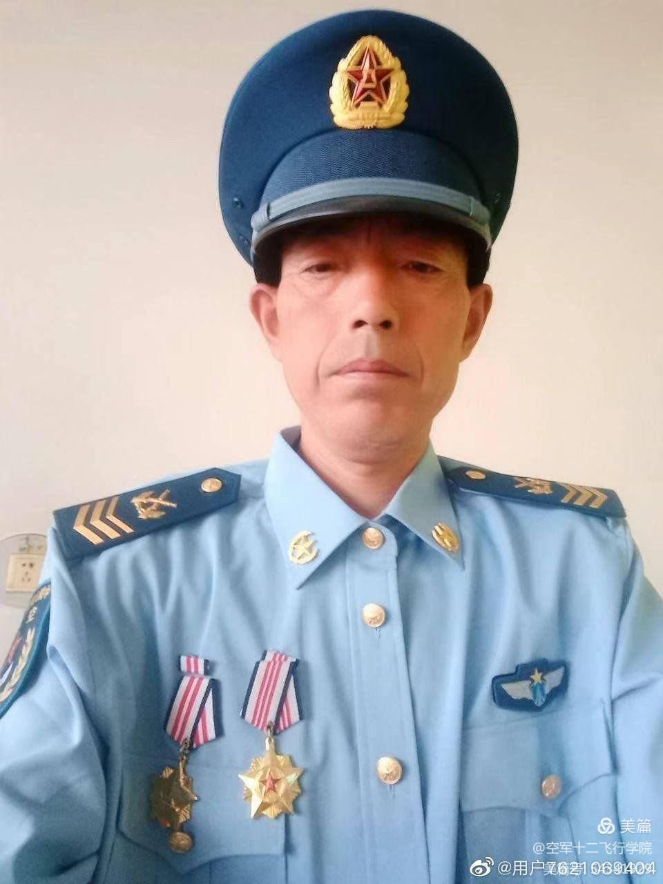 空军十二飞行学院三级军土长