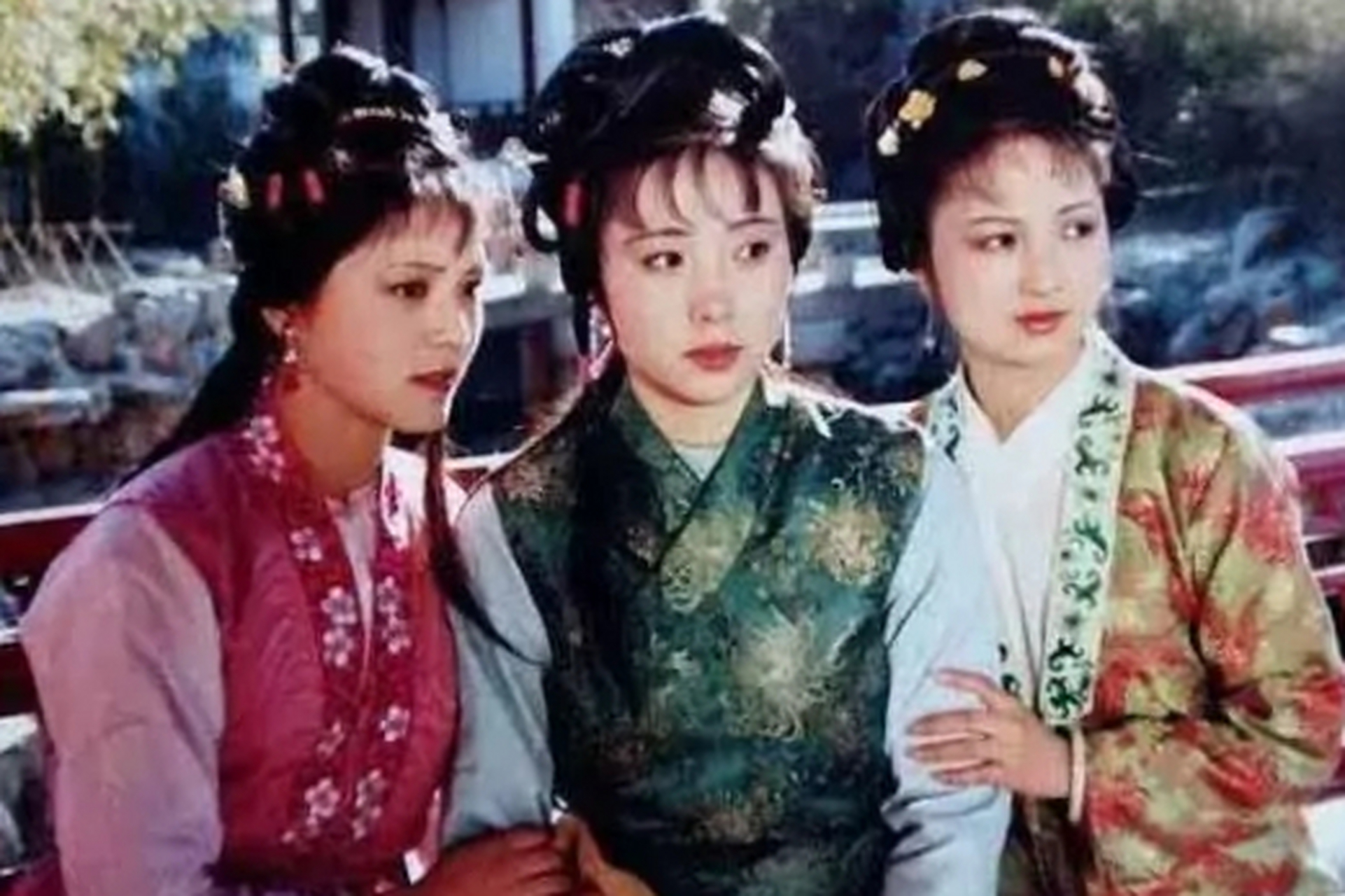 遥仰襜帷,不胜依切.