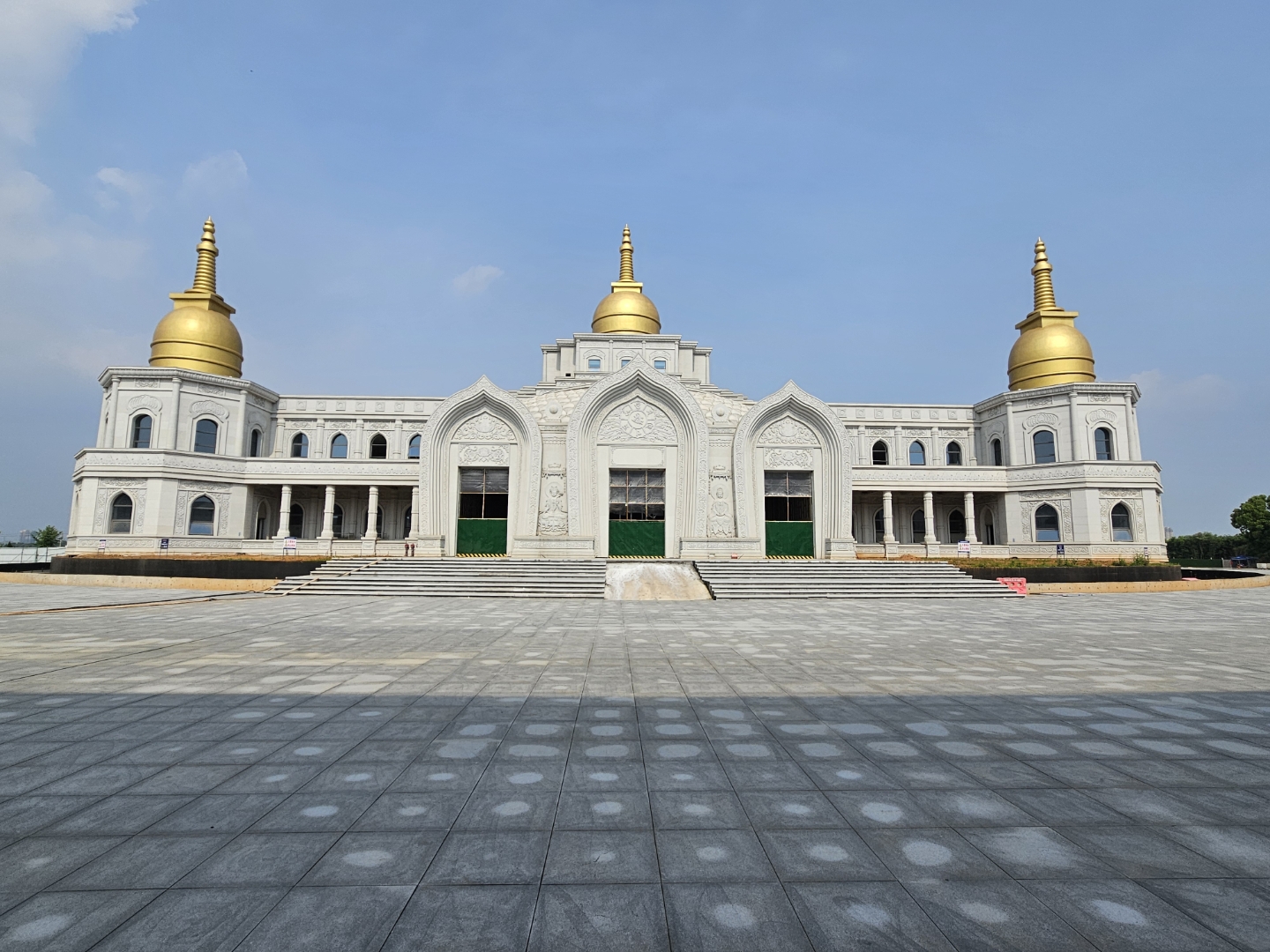 武汉莲华寺位于武汉市江夏区汤逊湖观音岛,始建于1693年