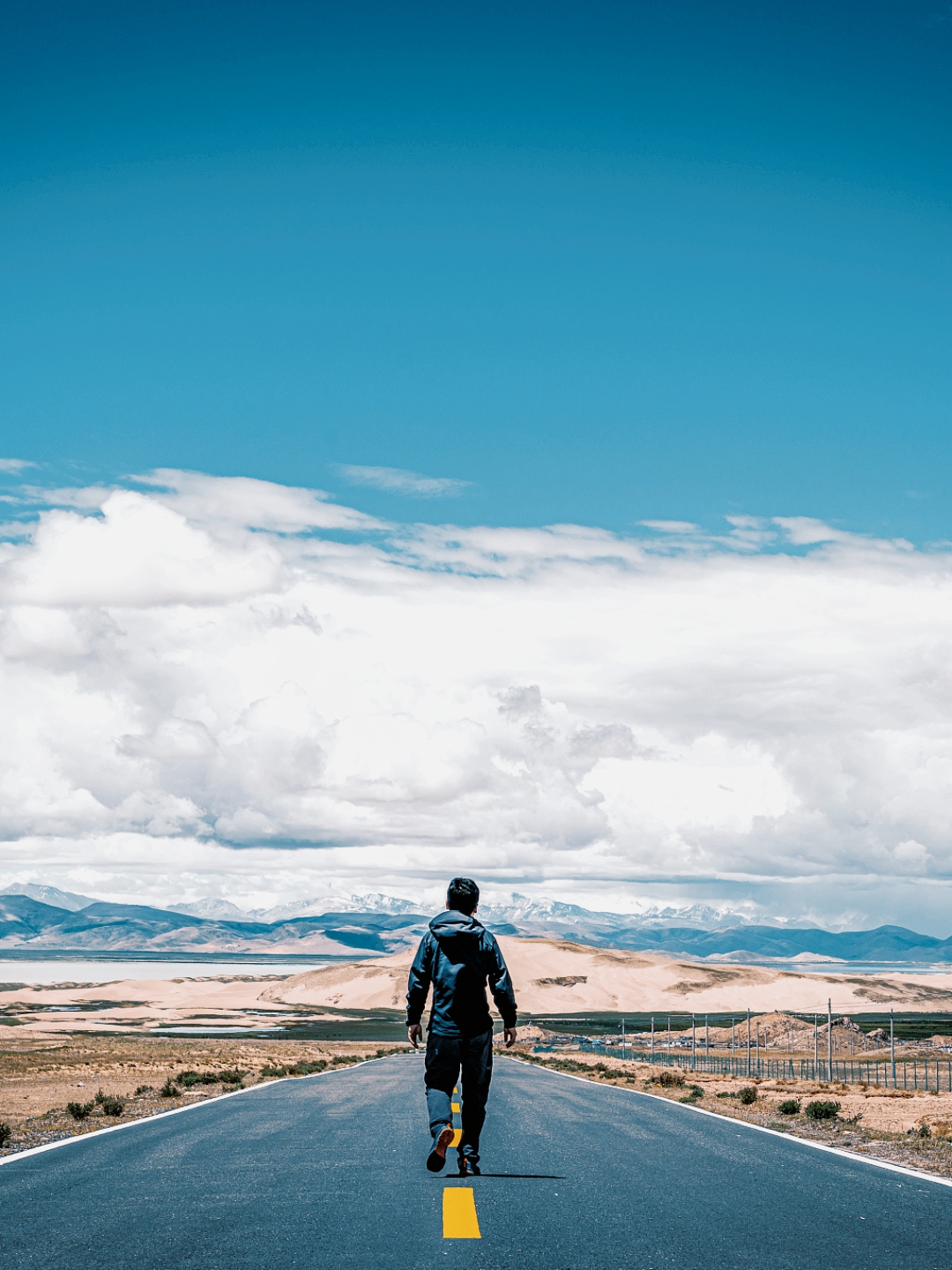 在这漫长的人生旅途中,我们究竟需要走过多少旅程,才能明确方向,遇见