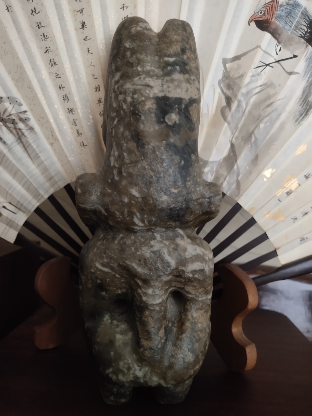 节日的到来,晒一下老輩留下來的一尊红山牛首,古玉牛首头雕琢工艺及此
