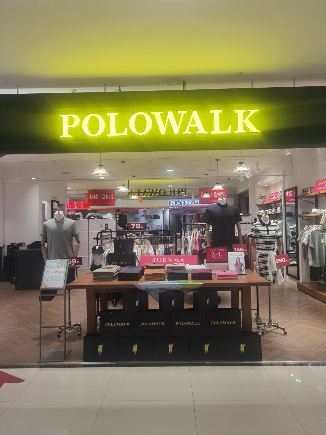 成武银座二楼发现一家很不错的服装品牌polowalk,小伙伴可以来试试.