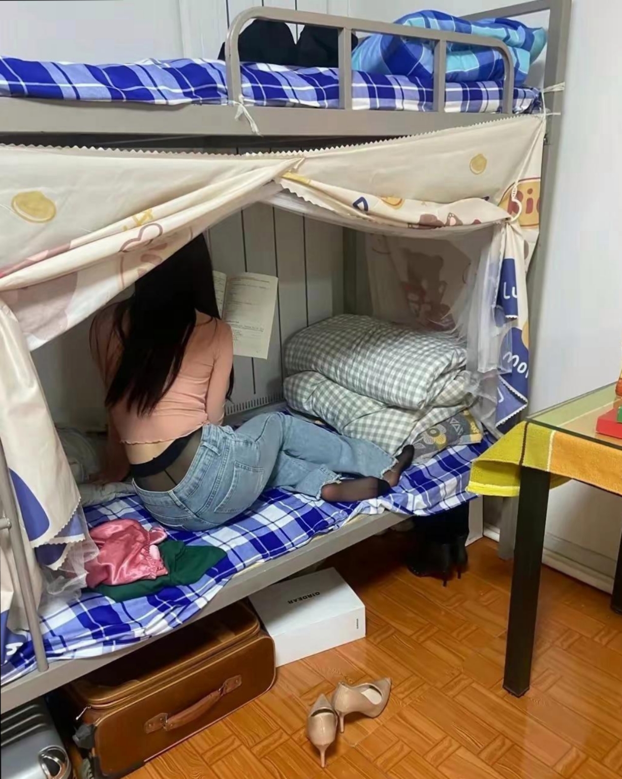 我对公司提供的集体宿舍已经感到厌倦,我渴望独立与自由