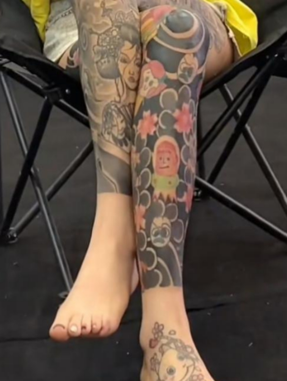 看看这样的纹身,真好奇有哪位哥哥有足够的气场能够镇得住她呀!