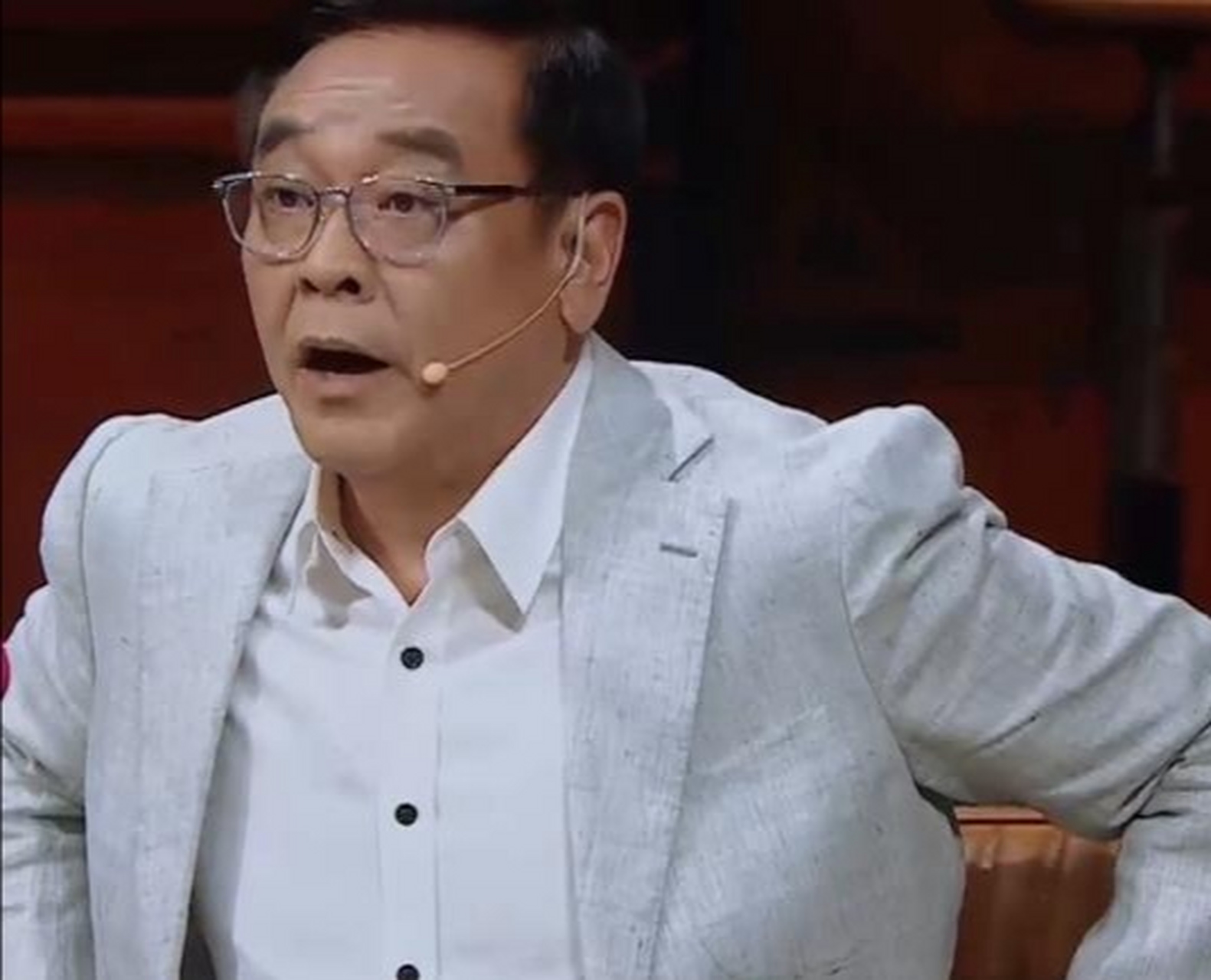 你怎么看尔冬升怼哭郭敬明# 是尔冬升郭敬明没有娱乐精神,还是嗣乔