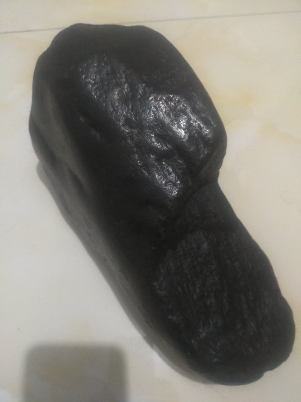 这是一块什么石头,又黑又硬,专家看看给,要是2亿一克石头钘,就给国家