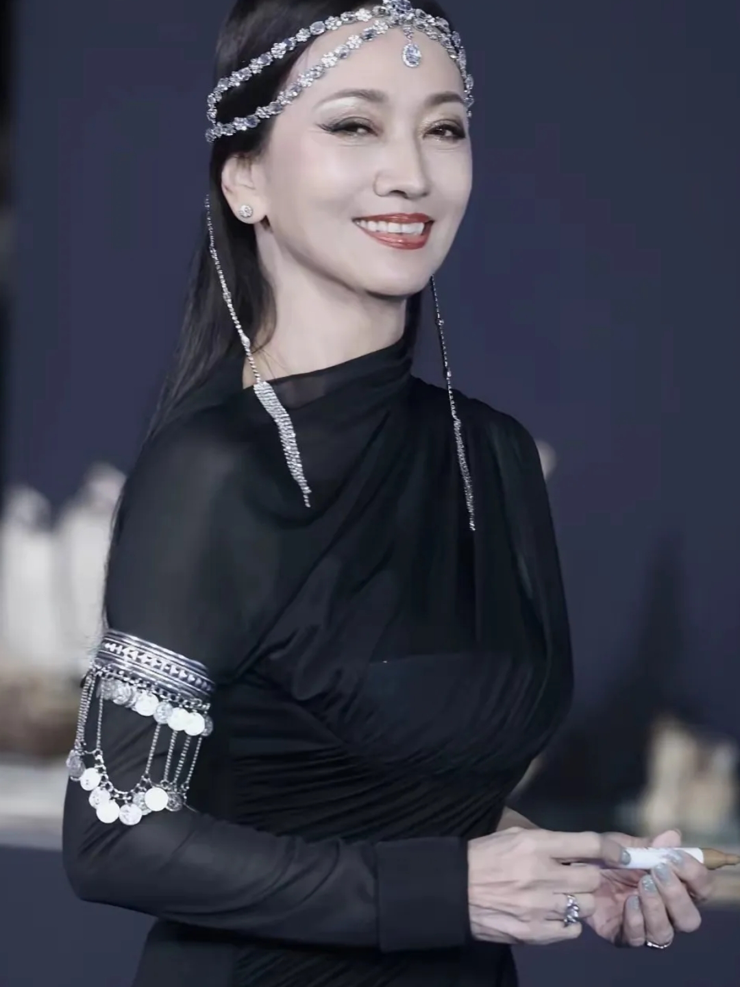 不是"扮嫩",是岁月偏爱的优雅范本