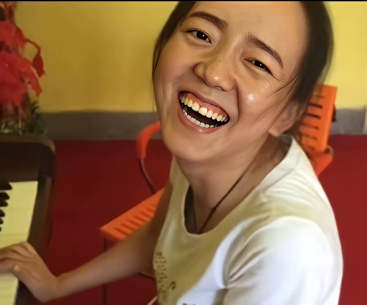 这就让人忍不住琢磨:这么多人用她的表情包,她到底要不要收费啊?