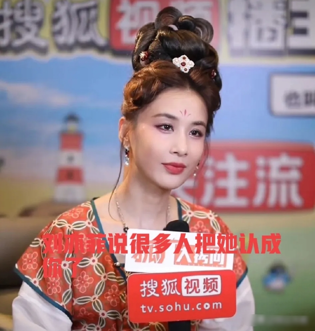 "  黄圣依:"也有很多人把我认成她