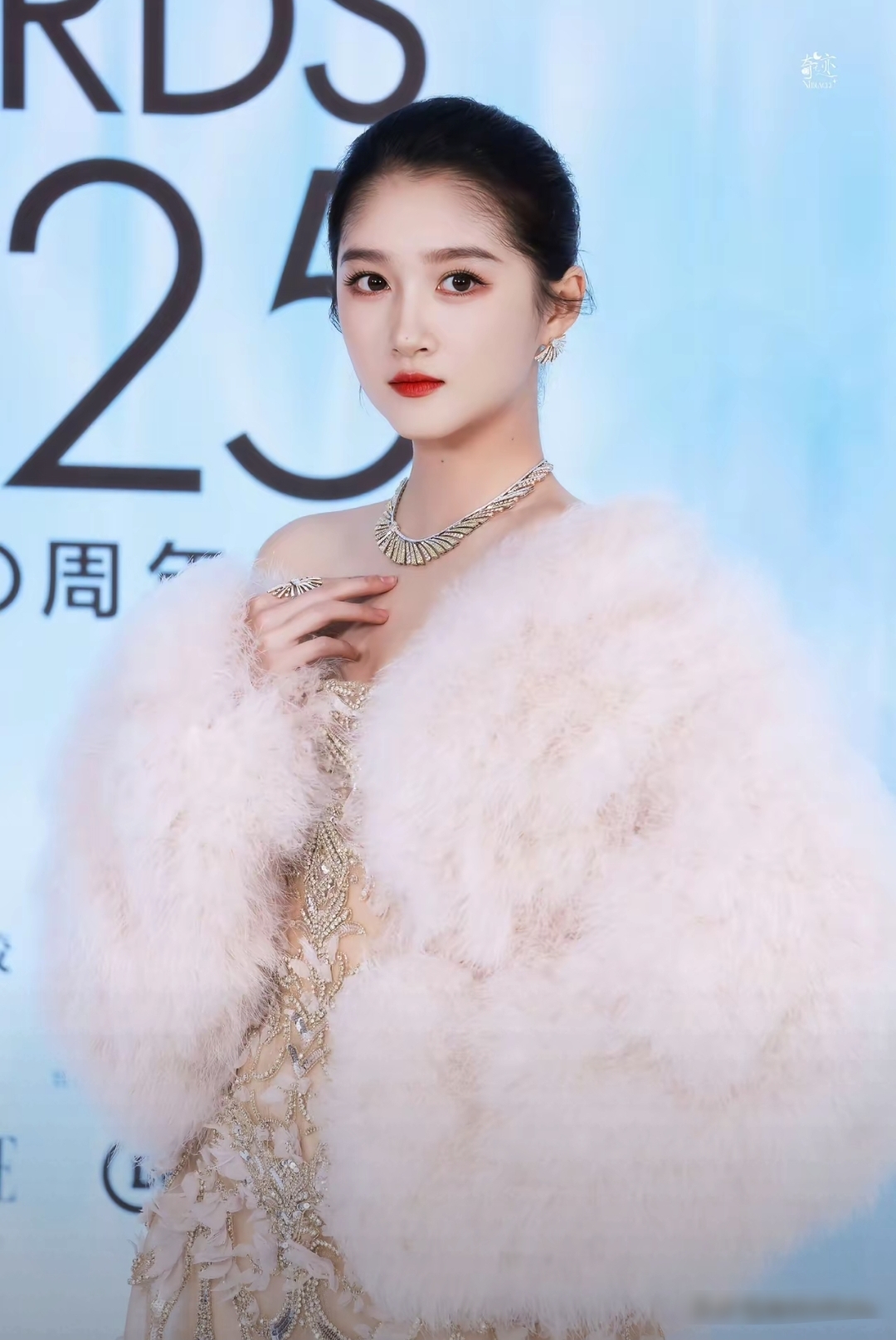 关晓彤红毯造型大受好评!