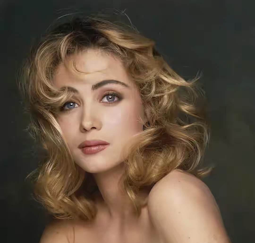 艾曼纽·贝阿,曾被誉为"法兰西第一美人"之一,却因整容失败饱受争议