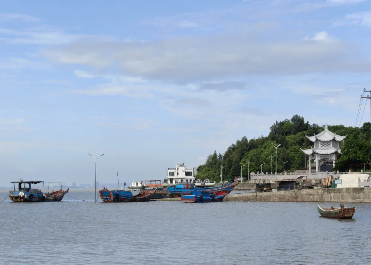 浙江台州大麦屿,回杭的路上,26号经过温州洞头大门岛,途中遇见渔码头