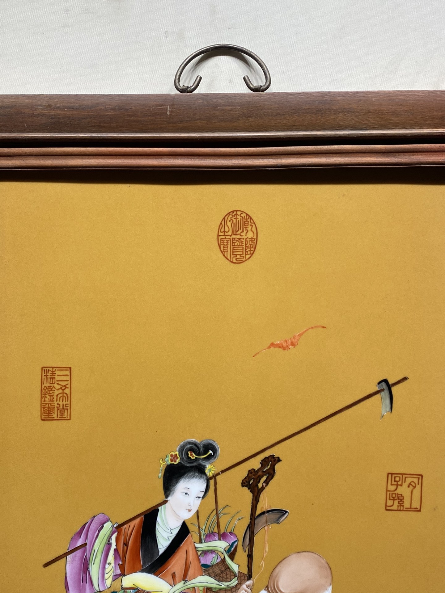 郎世宁作品红木镶瓷板画麻姑献寿图挂屏 高90厘米