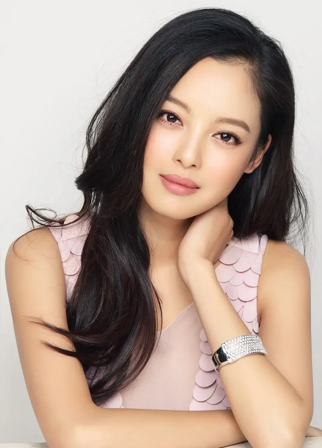 辛芷蕾之前回鹤岗参加弟弟婚礼,后来采访里说,不光给了66万大红包,还