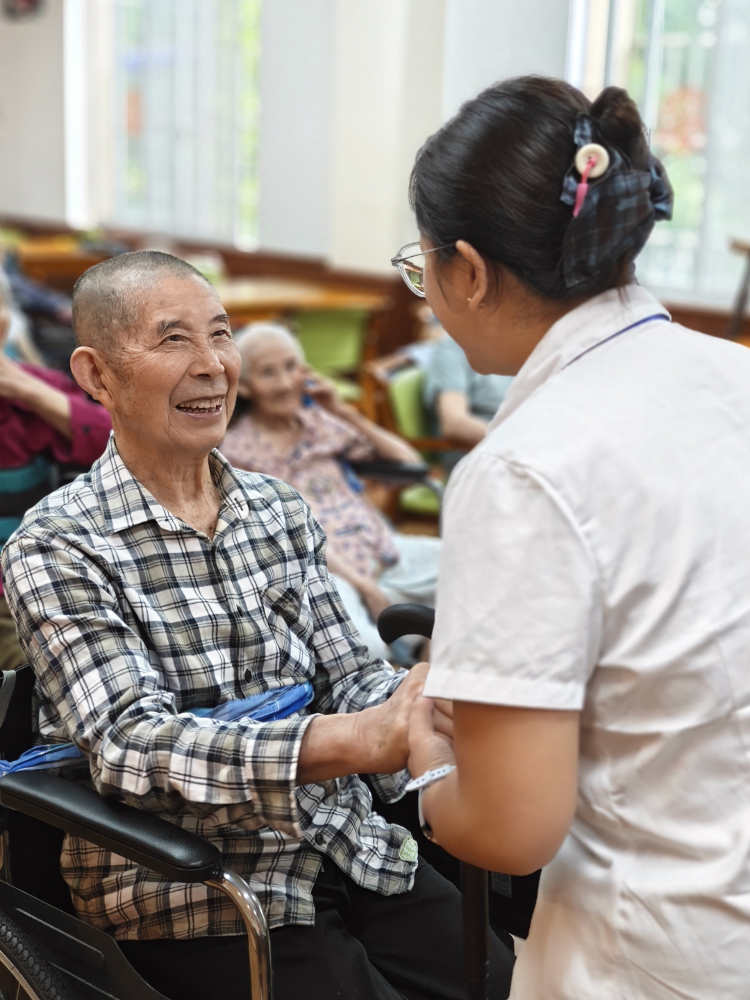 关于友谊医院住院办理陪诊挂号老人就医全程搀扶，细节呵护备至的信息