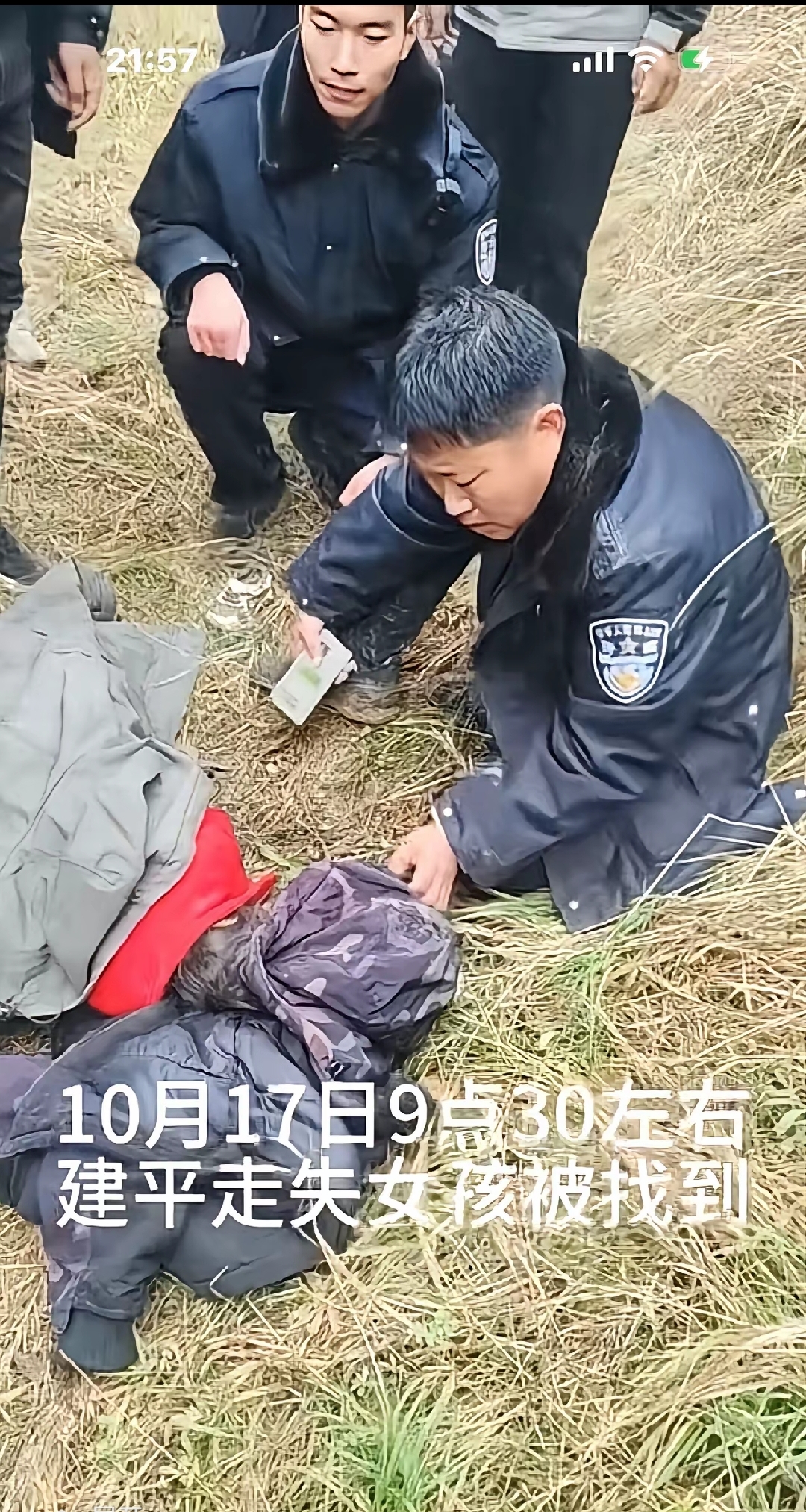 小女孩丁一是辽宁朝阳黑水镇人,爷爷奶奶在田里干农活时,把熟