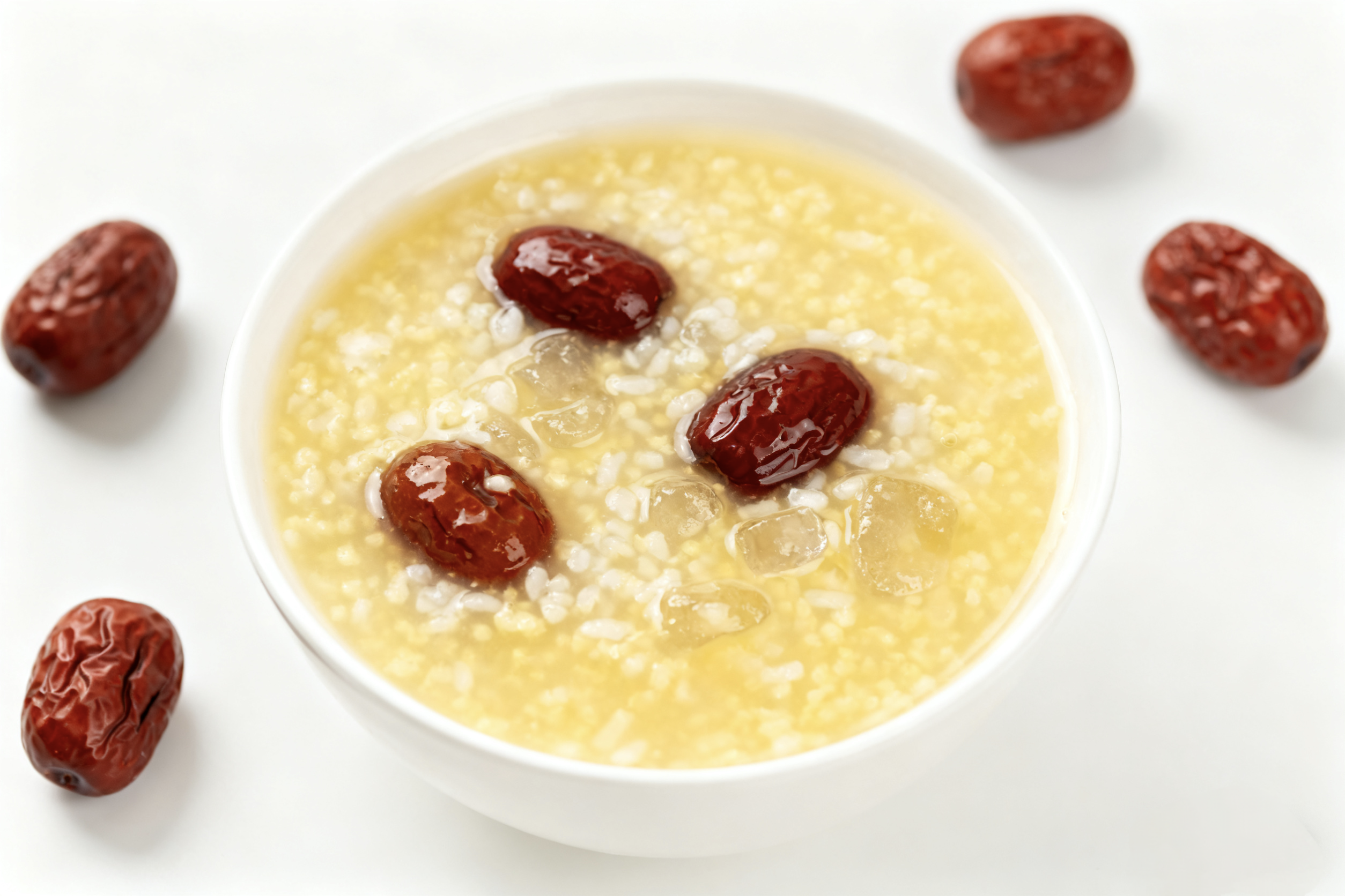 这碗粥能补脾养胃,蜜枣的天然甜味融合糯米香,特别适合气血不足的姐妹