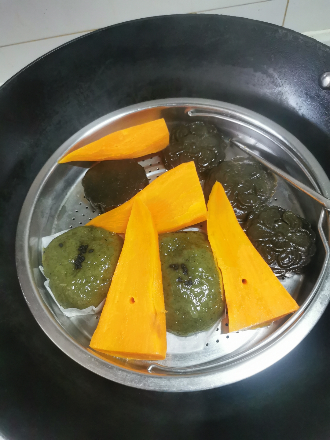 更多姿  离佛山新机场不完的荷城有一家非常特别的小食店艾叶粑粑