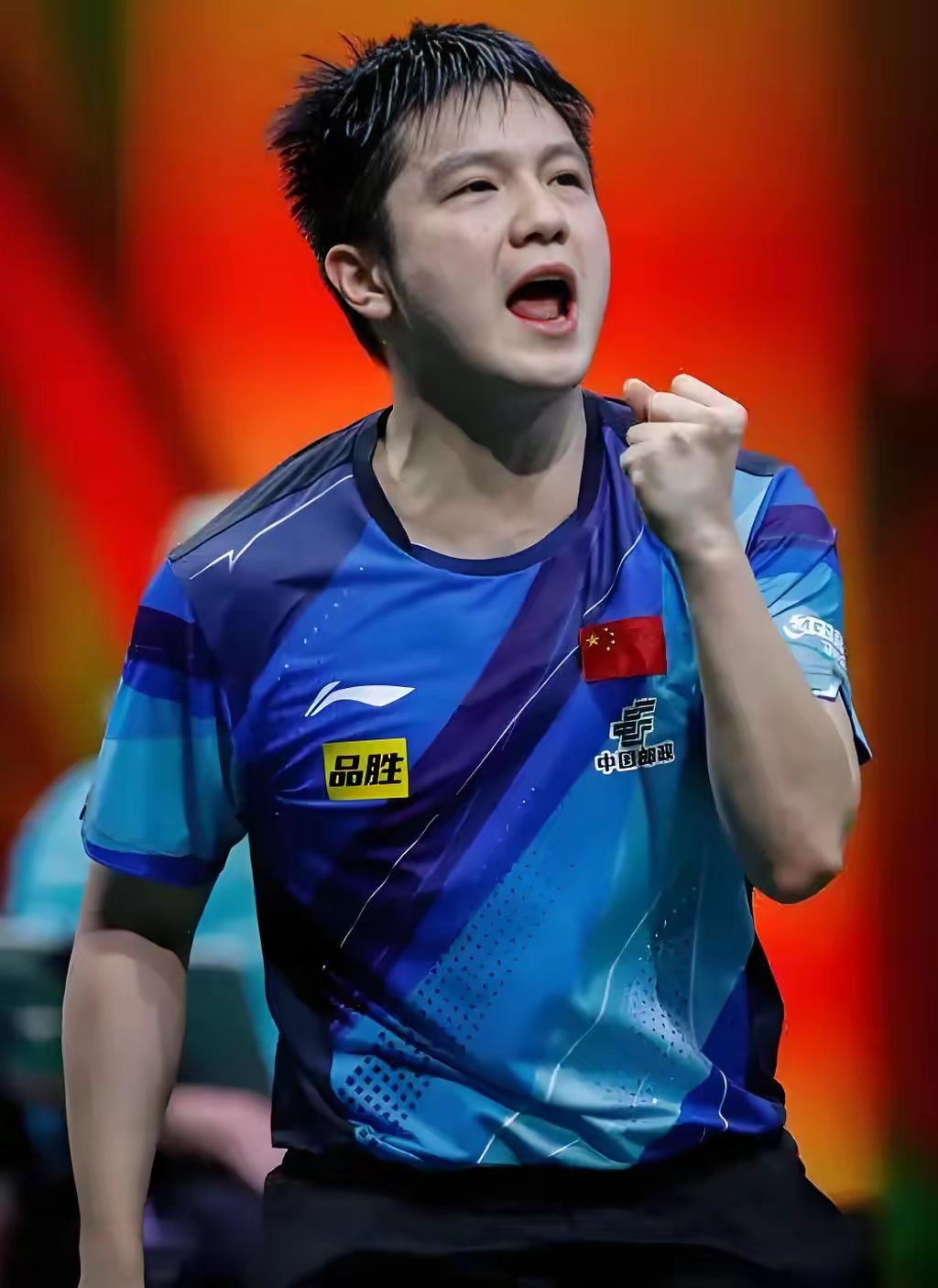 樊振东在乒乓球比赛中的一些动作极其妖娆性感