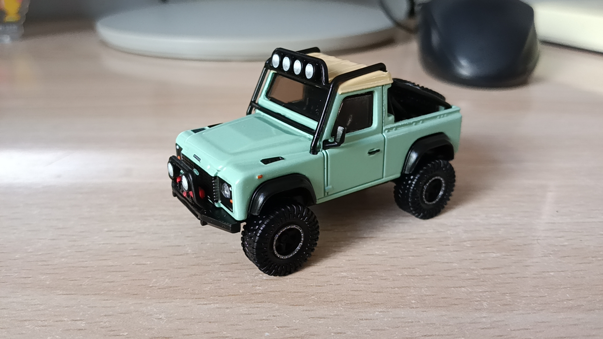 风火轮精英系列,路虎卫士90改装皮卡,这个也是风火轮做的最细致的路虎