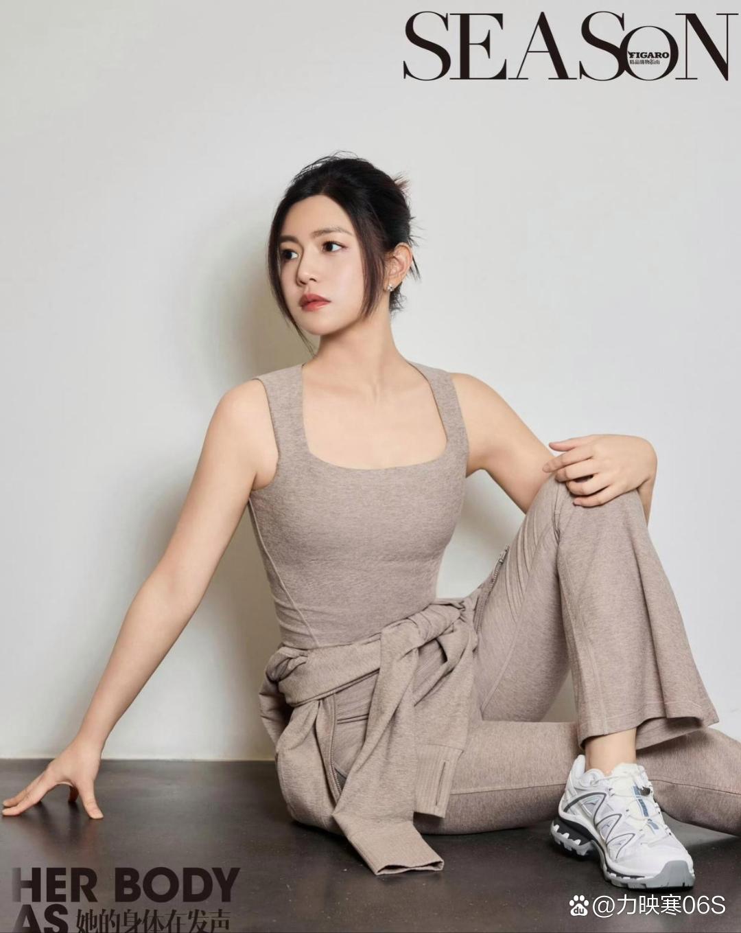 陈妍希这浅棕背心装太颠覆