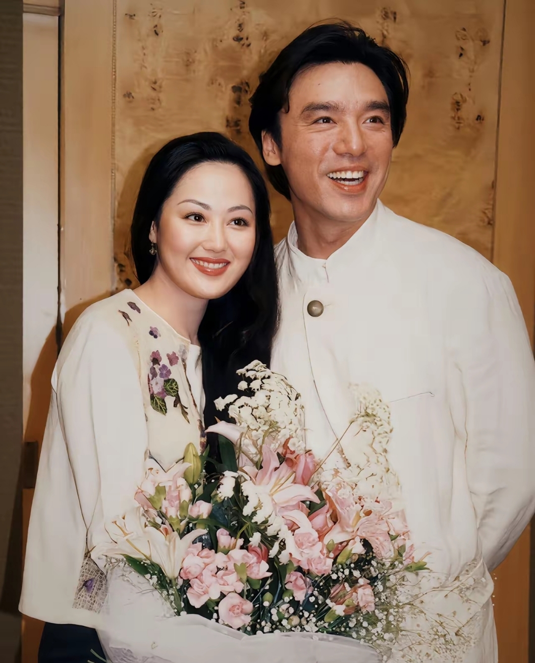 钟镇涛的前妻章小蕙接受鲁豫对谈说到了离婚以后的困境以及和孩子