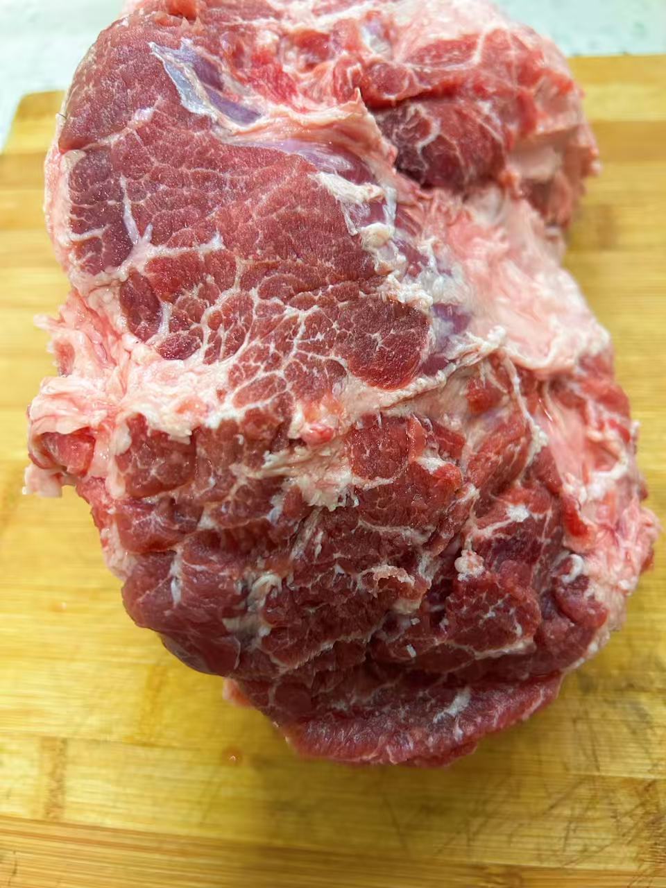 红山草猪肉质鲜美滑溜好吃,没有任何异味!