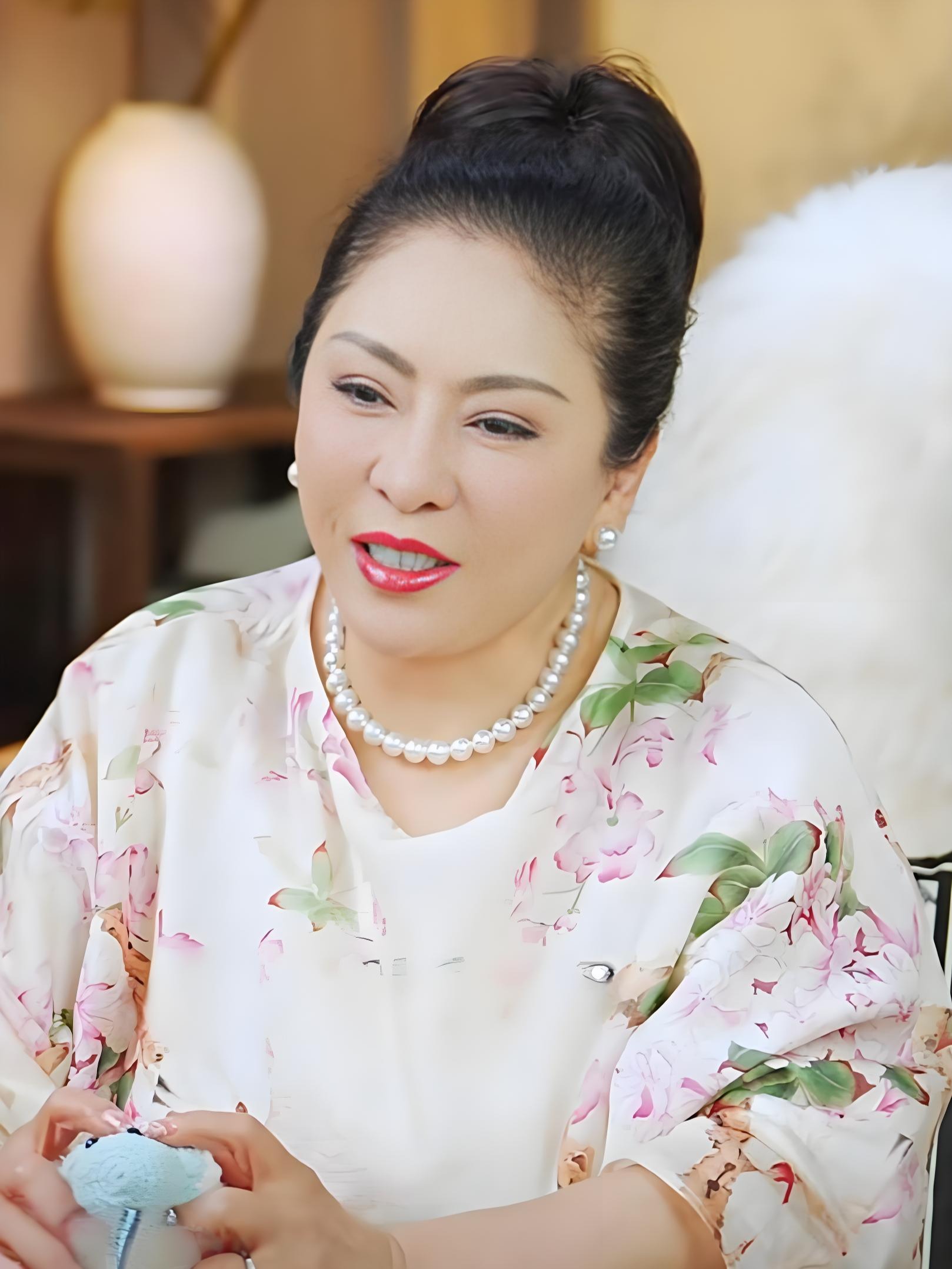 向太说这辈子唯一想知道父亲是谁# 百亿阔太向太陈岚坦言,此生唯一