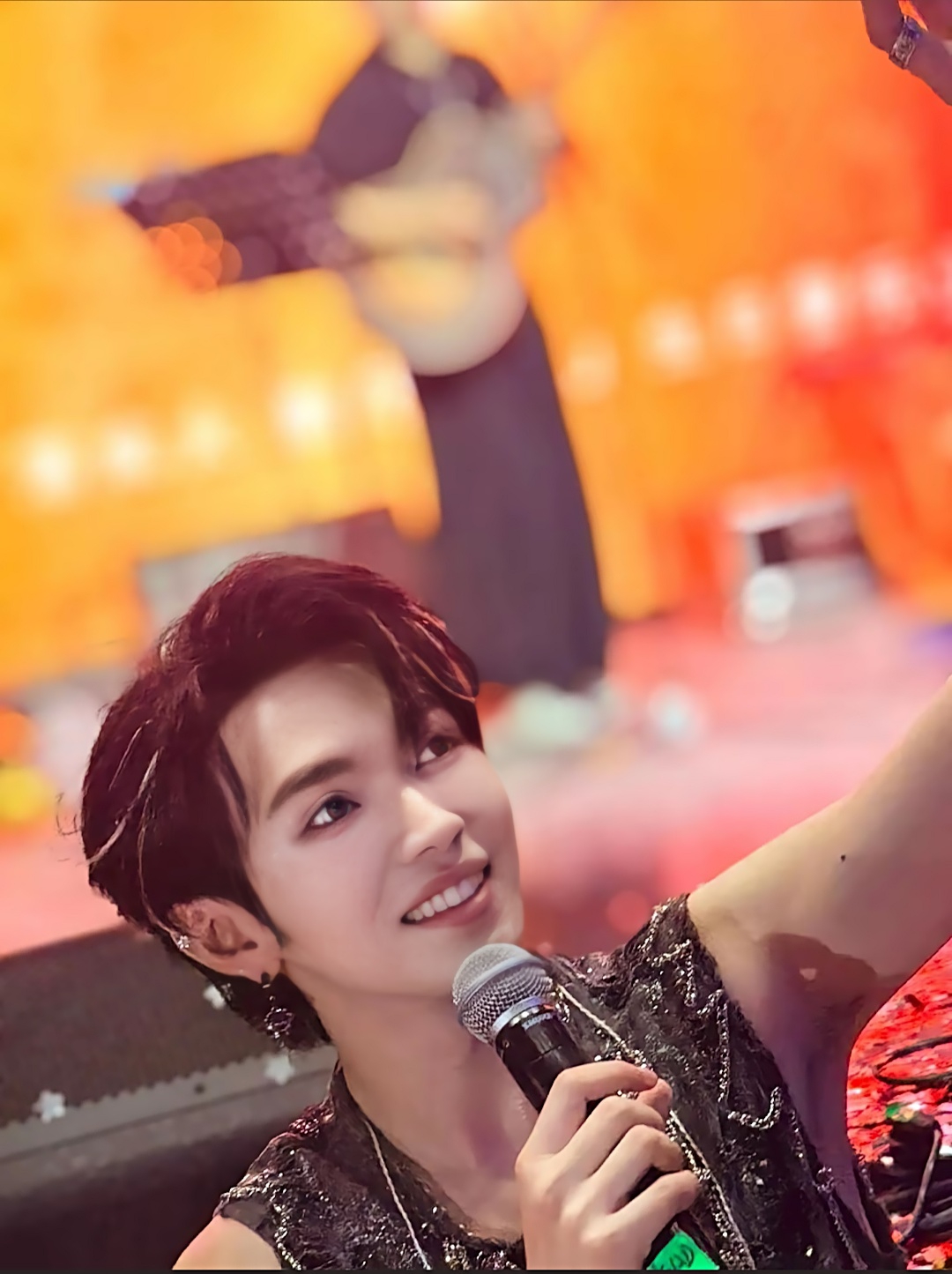 叶皓然笑容杀来喽,甜到心里笑容!