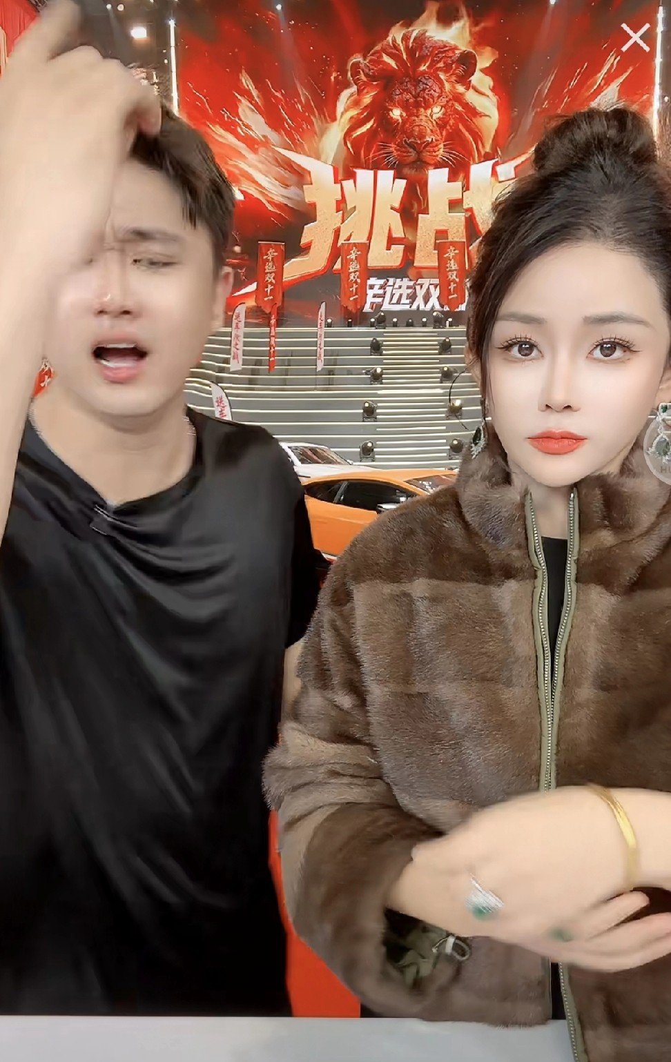 今天初瑞雪卖完黄金上美妆时终于找到了出征的状态,她霸气喊话全网,美