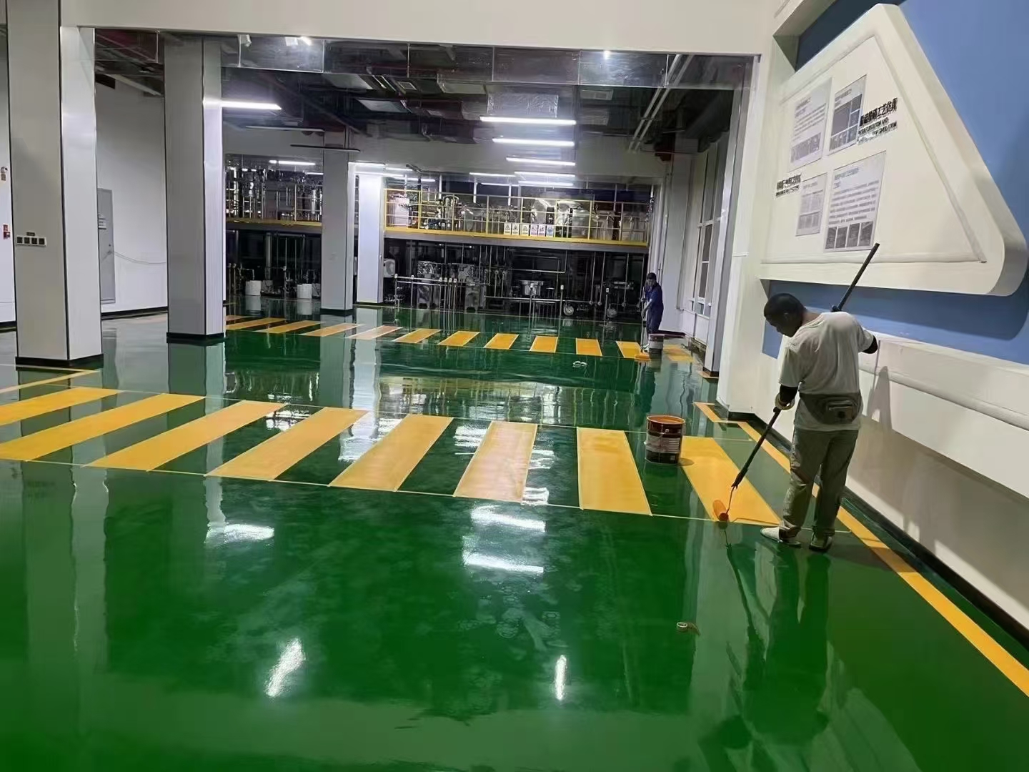 地坪固化施工——让您的工厂空间焕然一新