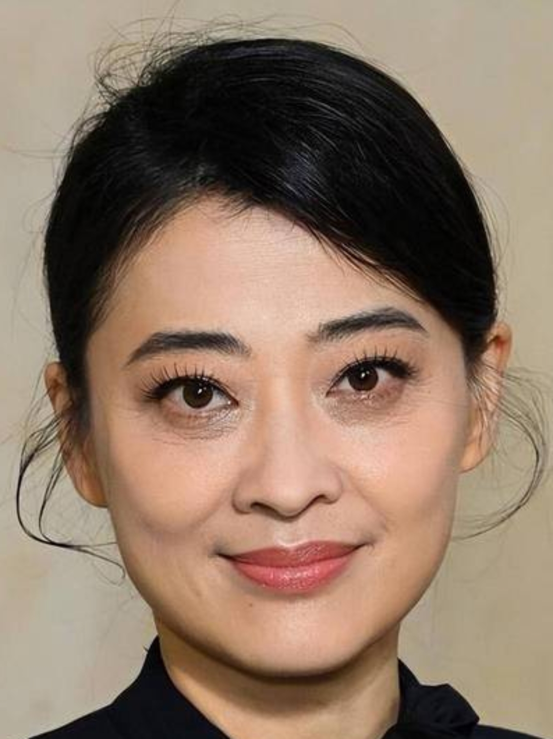 演艺生涯:1994年,梅婷因出演《血色童心》正式开启演艺生涯,凭借该