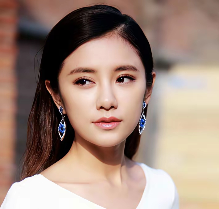 浙江卫视名嘴伊一回乡主播湘超德比大战,14万人抢票,太顶了!