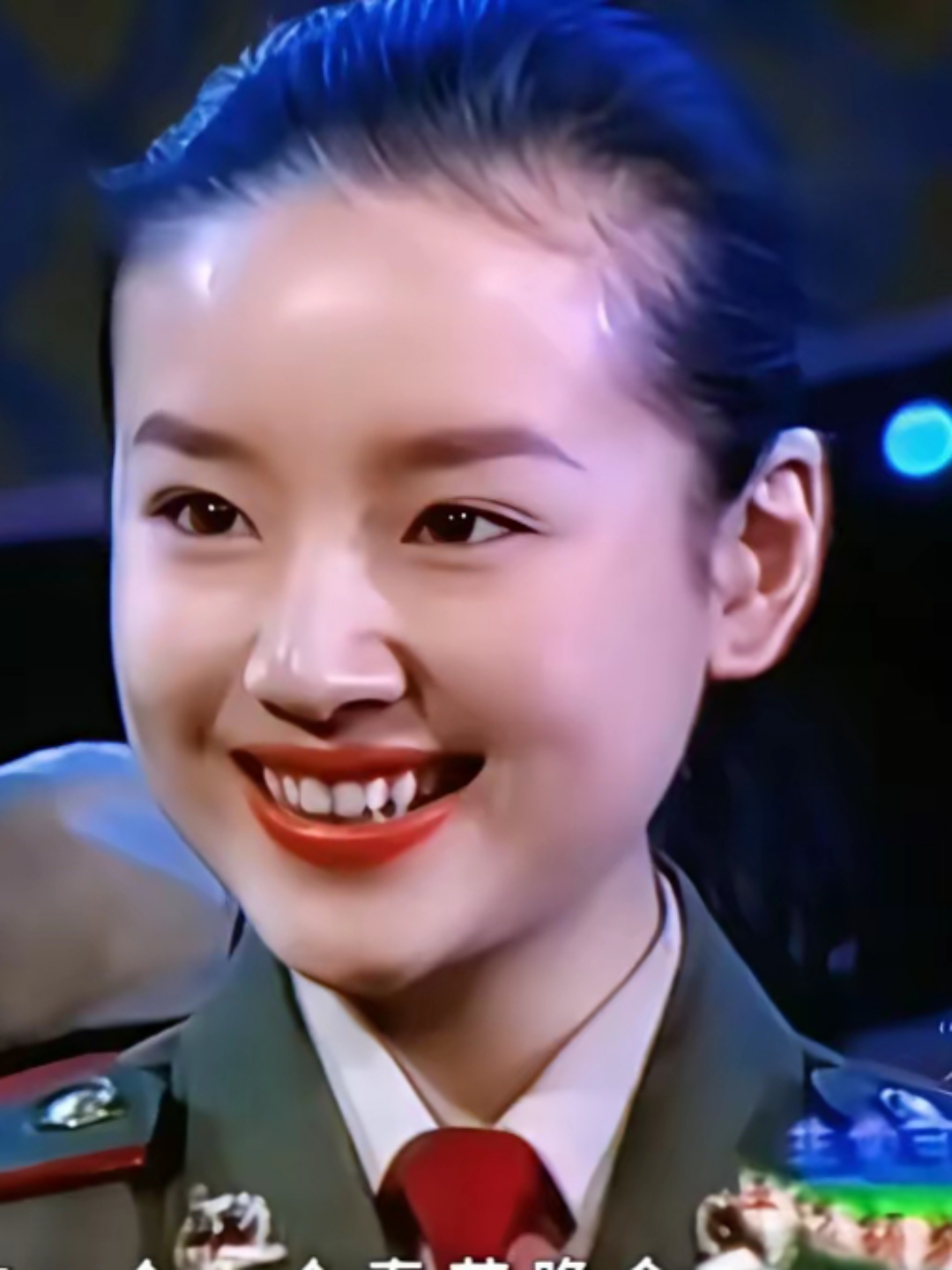 充满精气神的眼神.水灵灵的.女人有婴儿肥的时候是最漂亮的