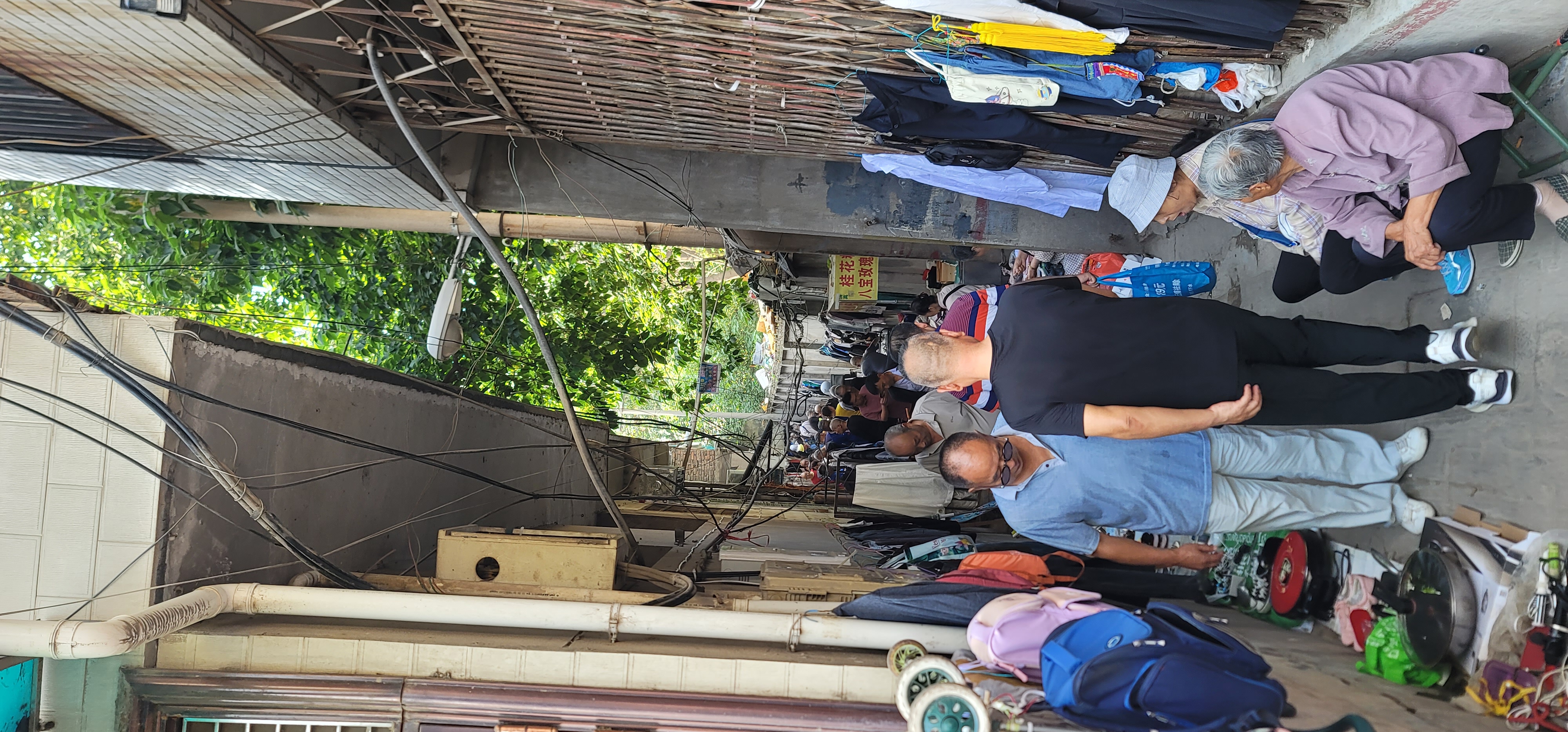 不一样的早秋漫游季# 秋日西安西仓集,不冷不热