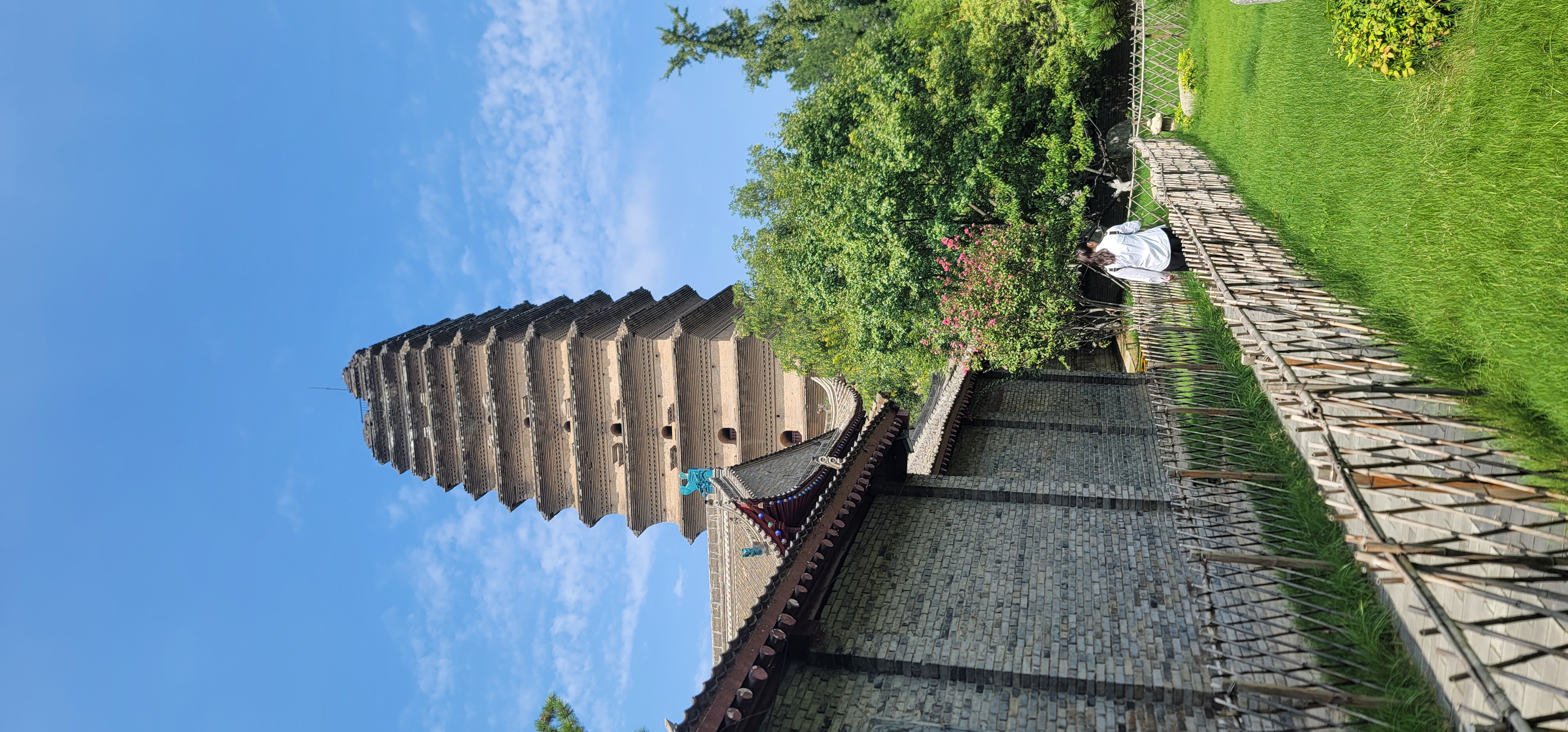 不一样的早秋漫游季# 秋日西安小雁塔,从不同角度拍摄的西安小雁塔