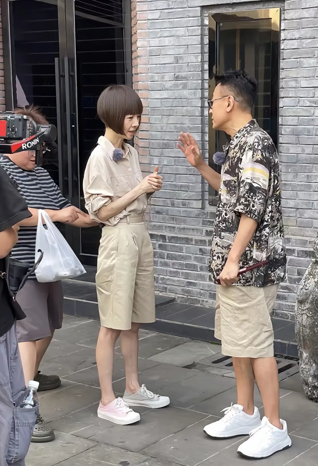 从我记忆里陈鲁豫就一直是短头发从来没有看到她留过长发