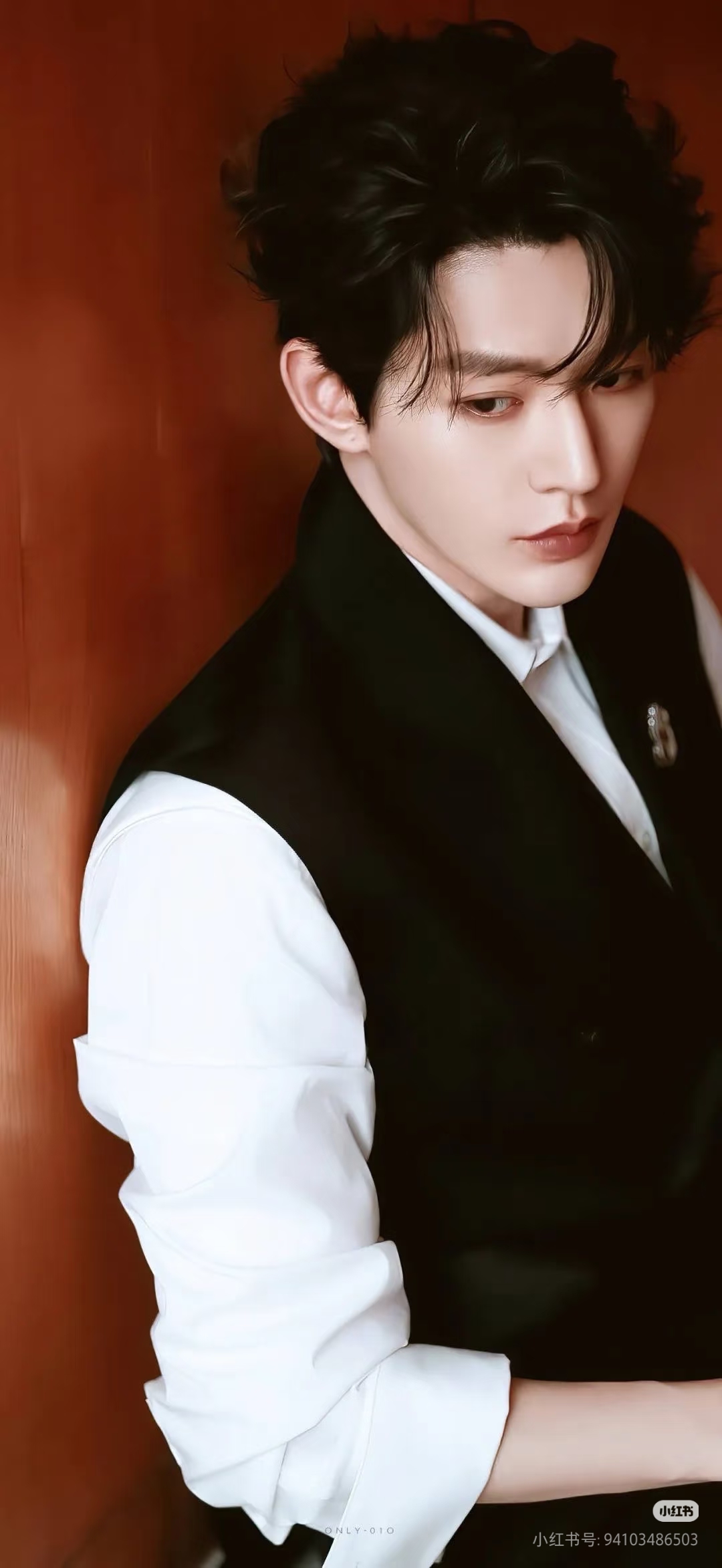 邓为1号壁纸刚火,网上就冒出一堆借图引流的,连粉丝自修图都被标成"