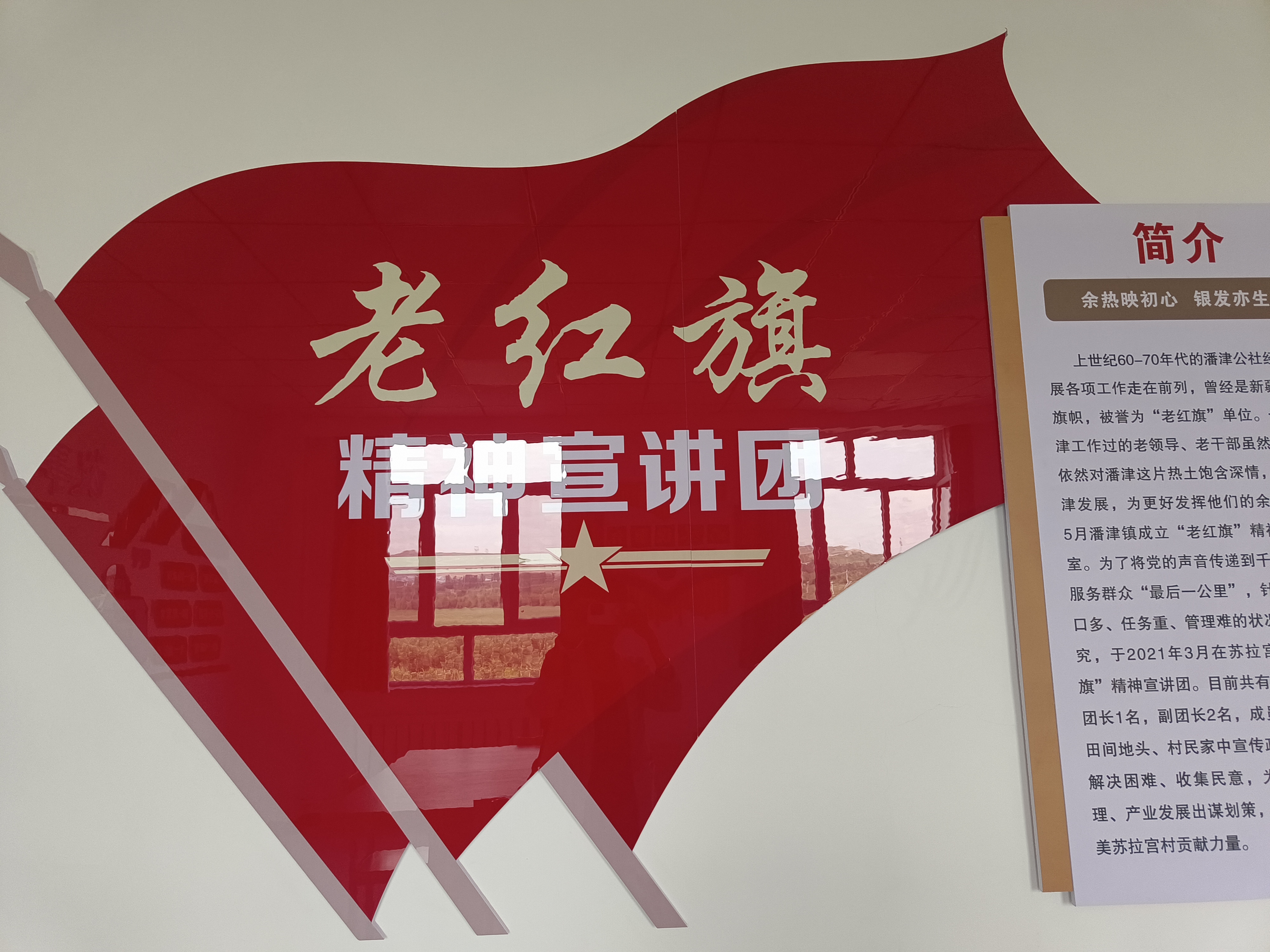 两位美丽的小姐姐站在一起自拍,让人忍不住赞叹不已!