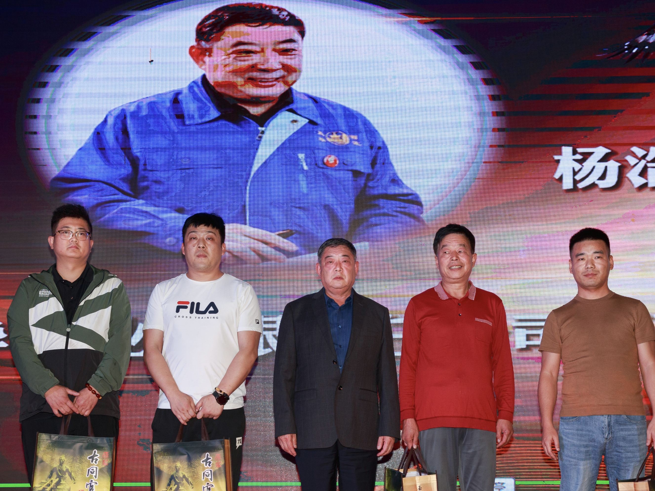 为感谢新老客户一直以来对玉华酒业及古同官品牌的支持,10月17日,"