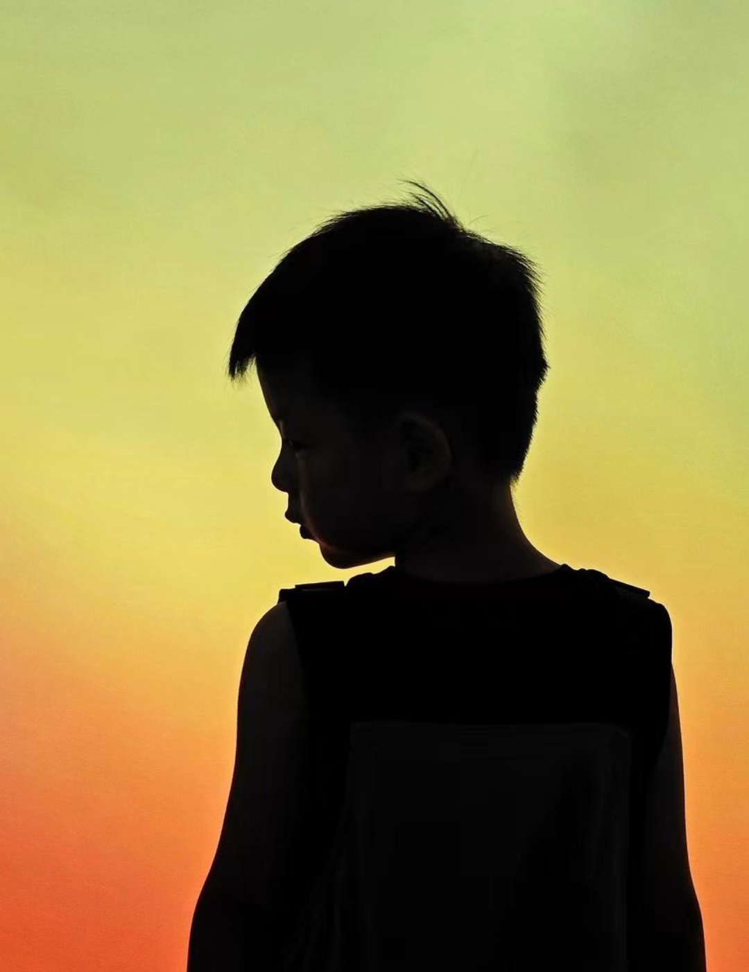 我朋友的母亲病了,她就把孩子交给了婆婆,回家照顾她母亲