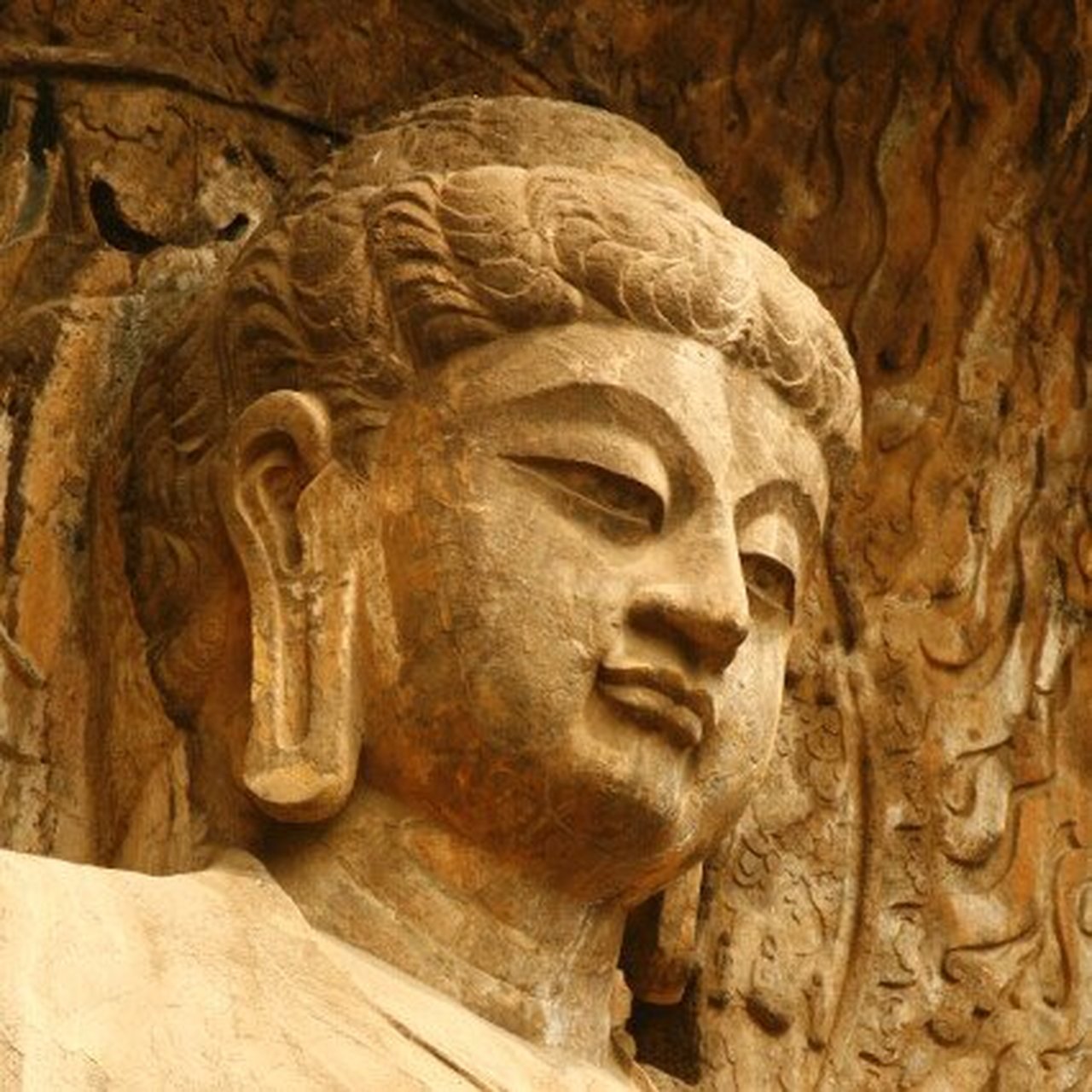 【洛阳龙门石窟的卢舍那大佛,成了谁的掌中宝?